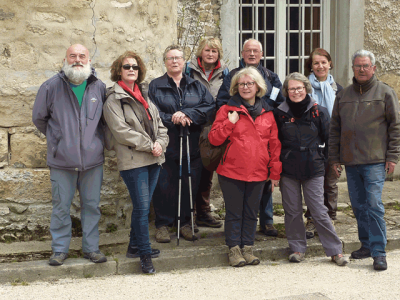 Le groupe devant le château de Théméricourt <br width='400' height='300' /> crédits : S Le Doaré et JM Tobo